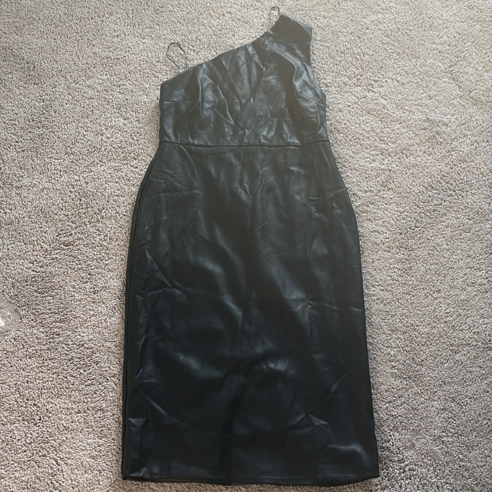 Bardot Black Asymmetrical One-Shoulder Cocktail Dress - Picture 3 of 6